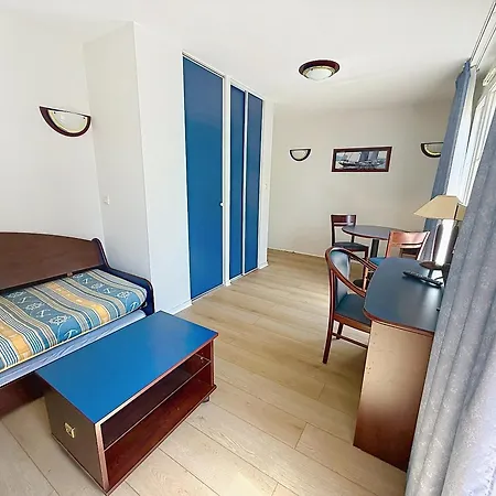 Aparthotel Terres De France -